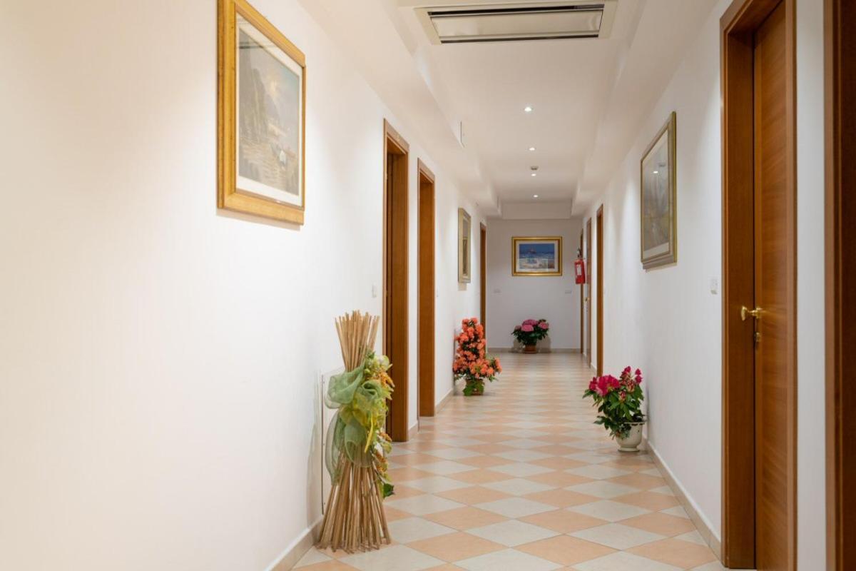 Hotel Bruna 马帝斯兹罗 外观 照片